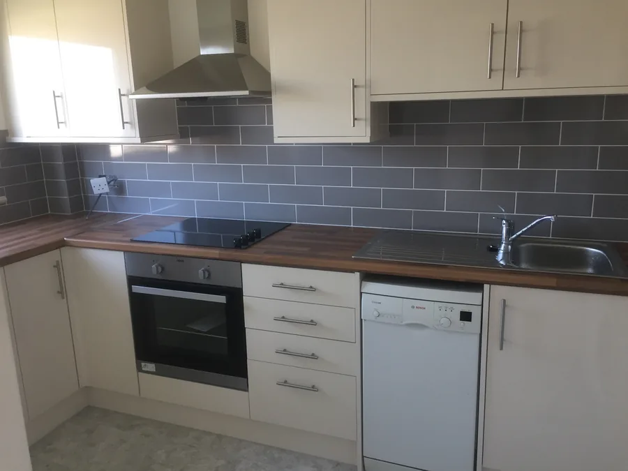 Grey metro-tile splashback above hob and worktop